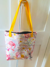 Load image into Gallery viewer, ROSES shoulder bag