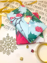 Загрузить изображение в средство просмотра галереи, Holly Christmas wrapping paper (A3, pack of 10)
