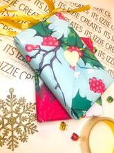 Загрузить изображение в средство просмотра галереи, Holly Christmas wrapping paper (A3, pack of 10)
