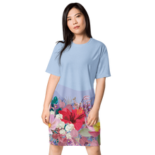 Load image into Gallery viewer, Undulating T-shirt dress
